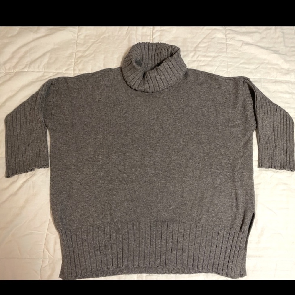 NWOT Cyrus Women Grey 3/4 Sleeve Turtleneck XL Lightweight Flowy Minimalist
